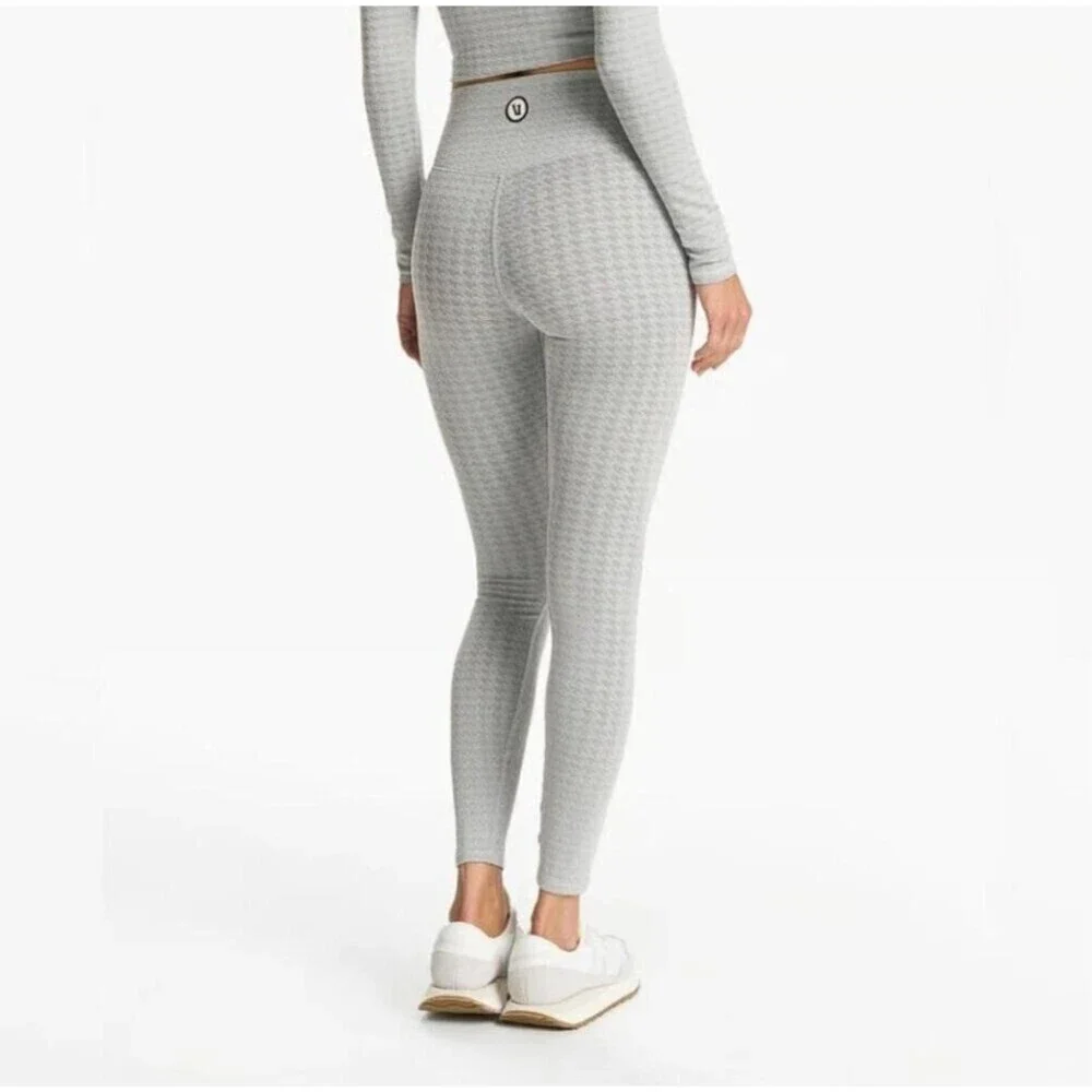 Vuori Textured Chilled Out Legging in Houndstooth Gray Size XL